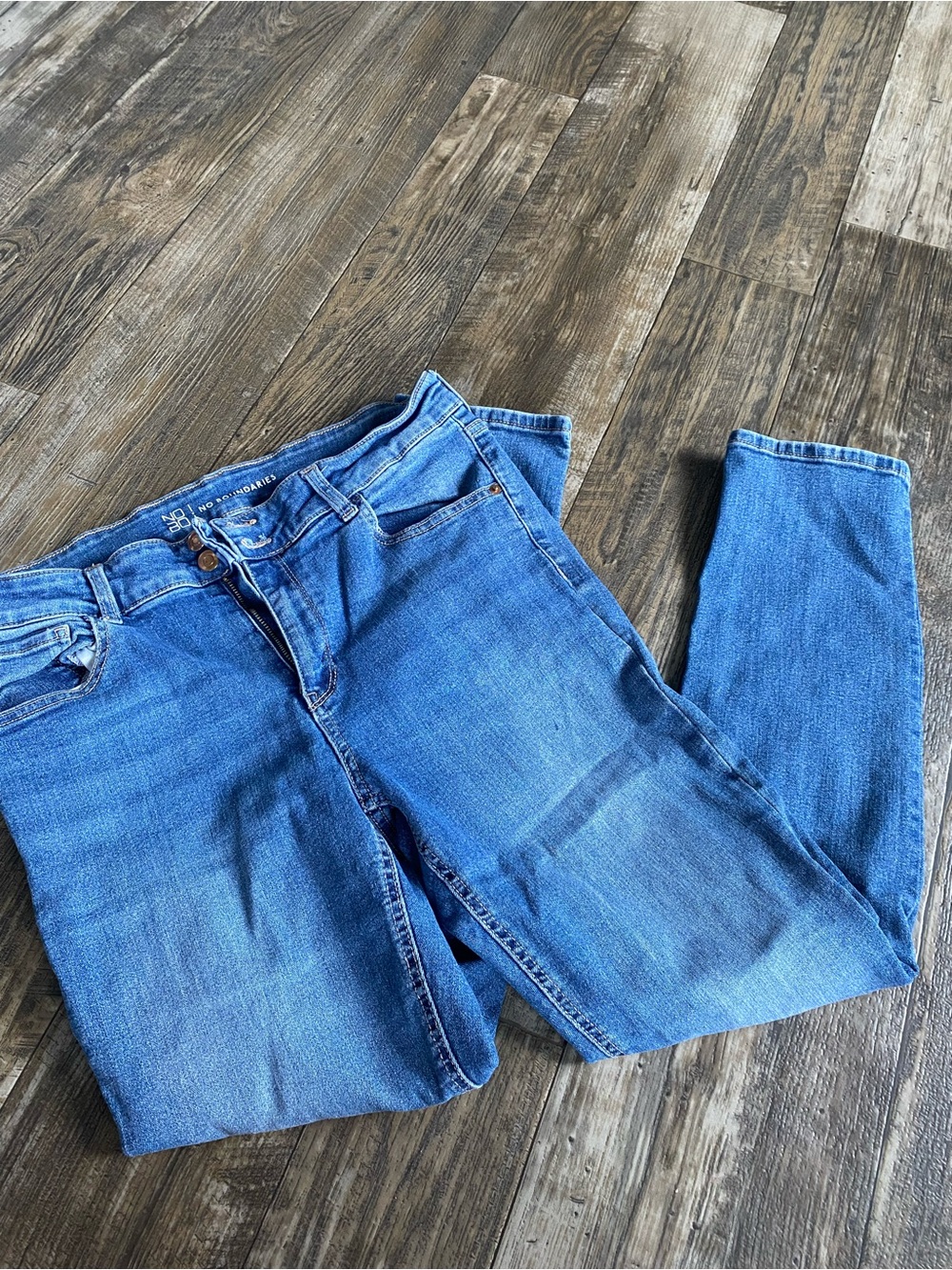 No Boundaries Women's Skinny Jeans in Classic Blue Wash